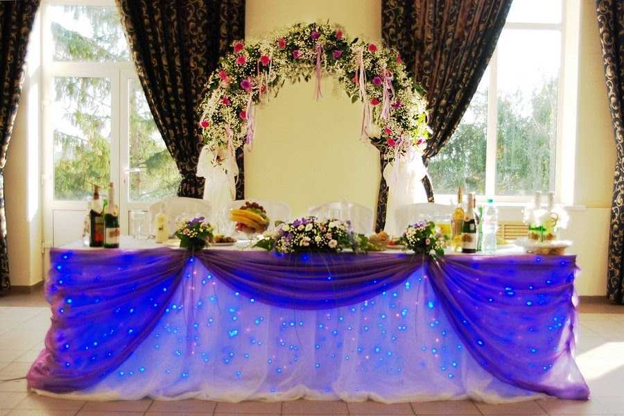 Оформление свадебного зала, декорирование стола и красивые декорации
 - 24 фото