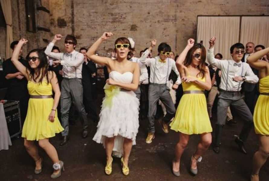 Песни и танцы от друзей и подружек на свадьбе – идеи