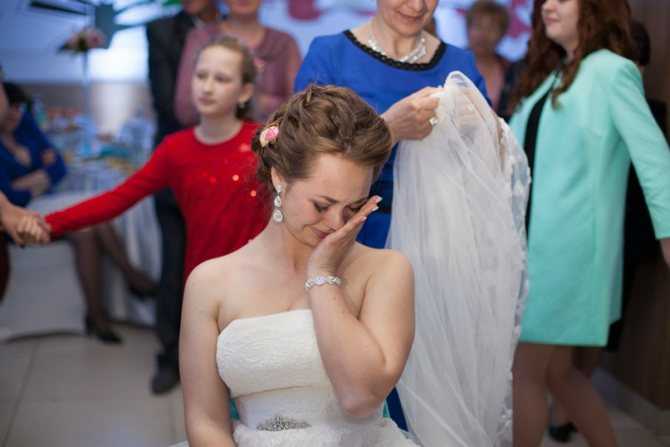 Обряд снятия фаты с невесты: откуда пошел и как проводится