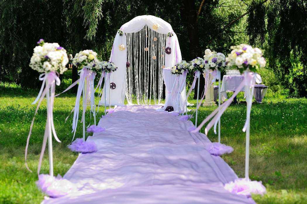 Красивое оформление выездной регистрации: от свадебной арки до стульев для гостей
