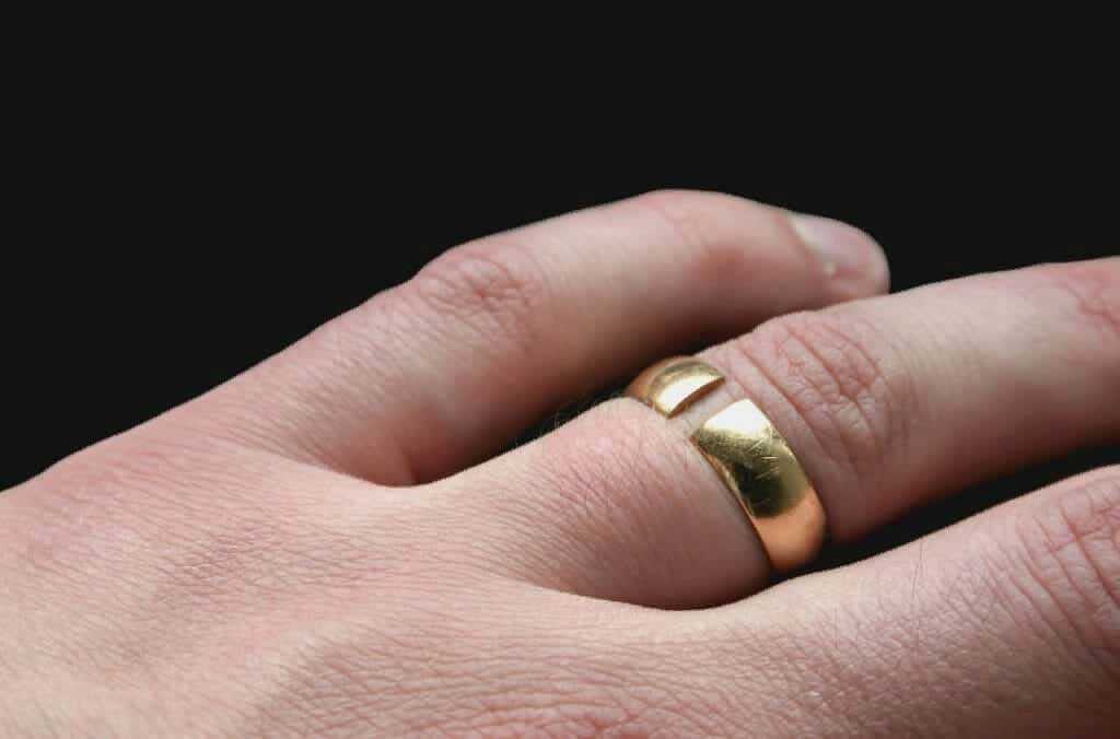 Что пророчит примета — потерять обручальное кольцо или помолвочное
