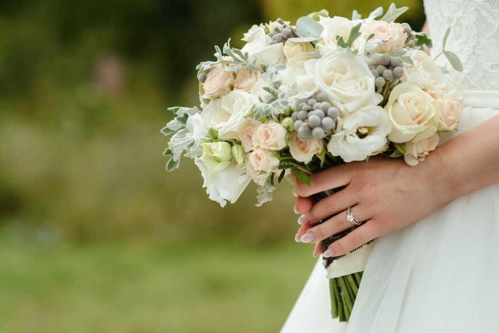 Какие цветы выбрать для свадебного букета? | растения | школажизни.ру