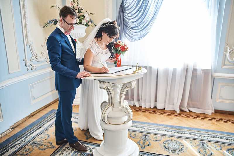 Как подать заявление в загс на регистрацию брака в 2021 году: образец, госпошлина и документы