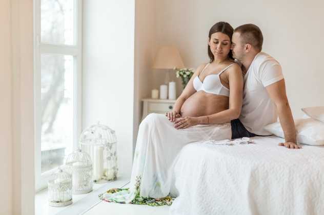Идеи для фотосессии дома  беременной с мужем домашняя фотосъемка для беременных девушек