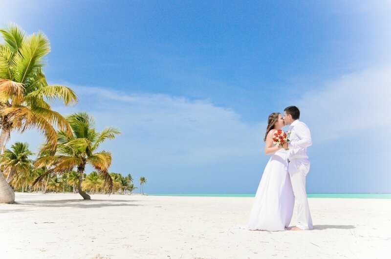 Символическая свадьба за границей в [2021] – на море ?️ и не только для двоих