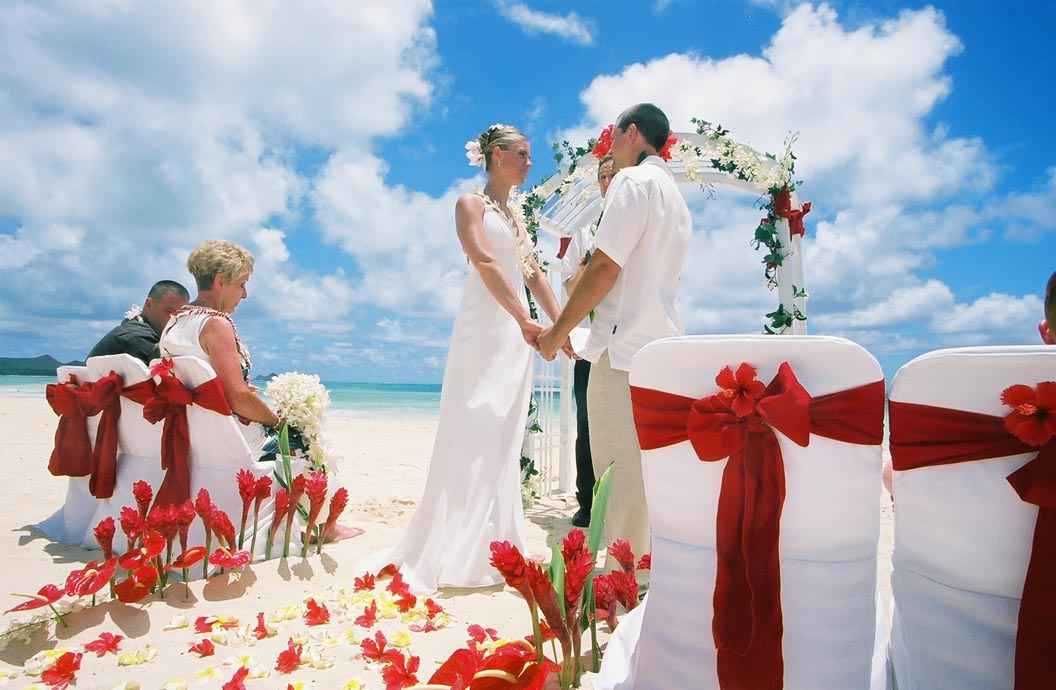 Красная свадьба: как эффектно украсить торжество.