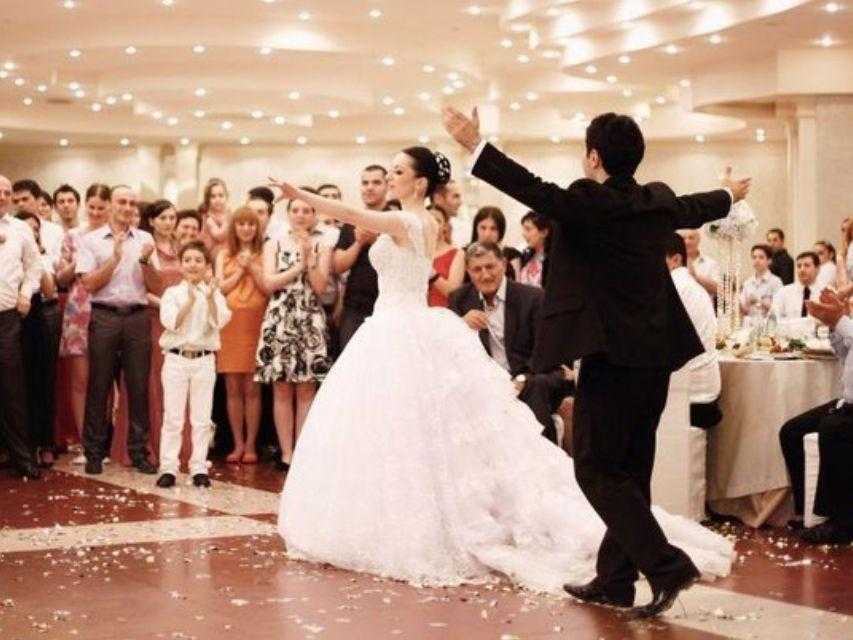 Свадьба где танцуют. Кавказская свадьба. Свадебный танец. Свадьба на Северном Кавказе. Кавказская свадьба танцы.