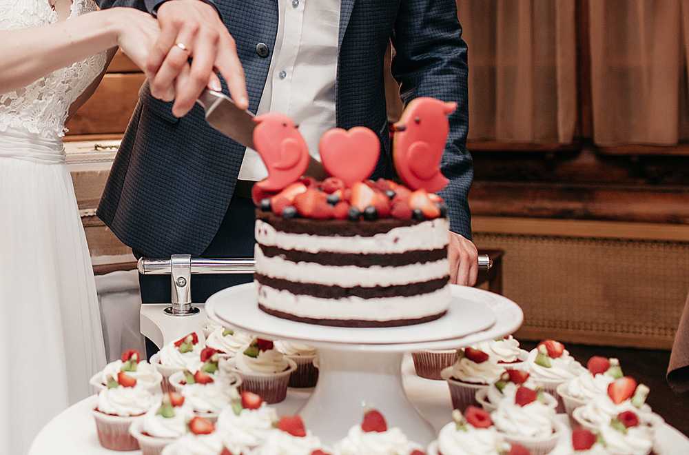Фото одноярусных свадебных тортов