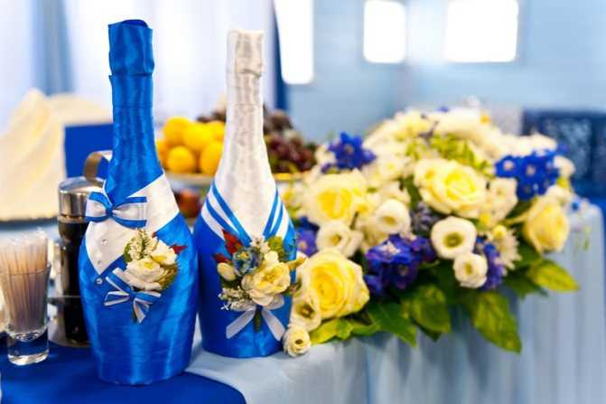 Свадьба в бордовых цветах: удачные сочетания, оформление зала и стола в золотой и бордовой гамме, образы жениха и невесты, дресс-код, свадебный торт, пригласительные