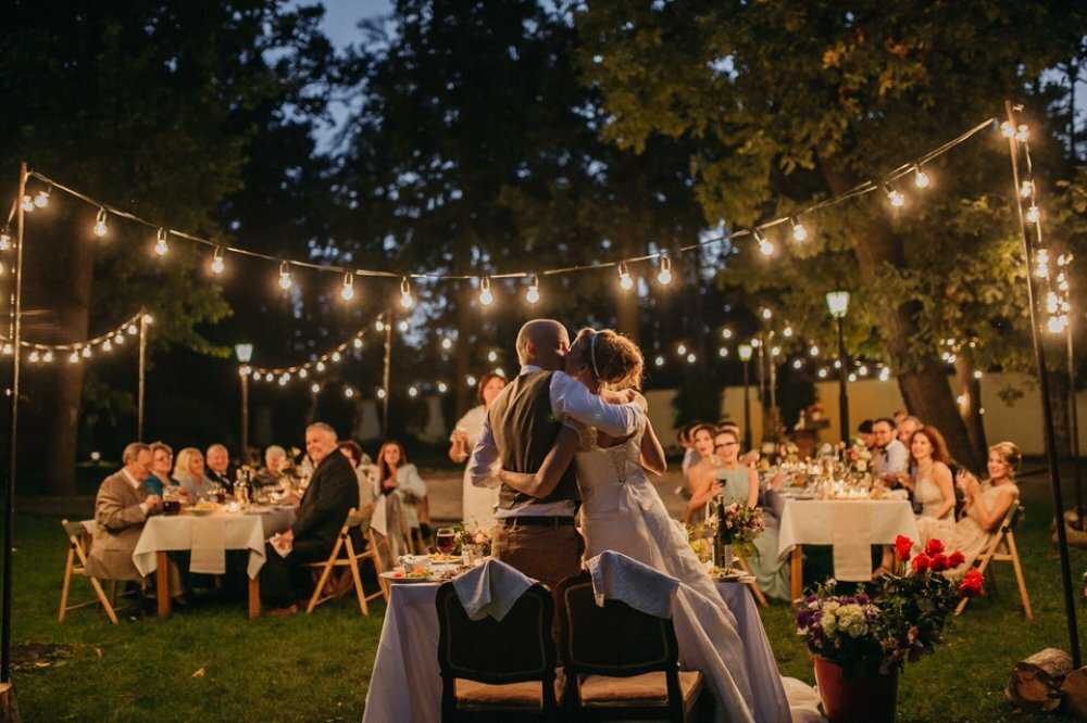 Круглые столы на свадьбе - как расставить и украсить