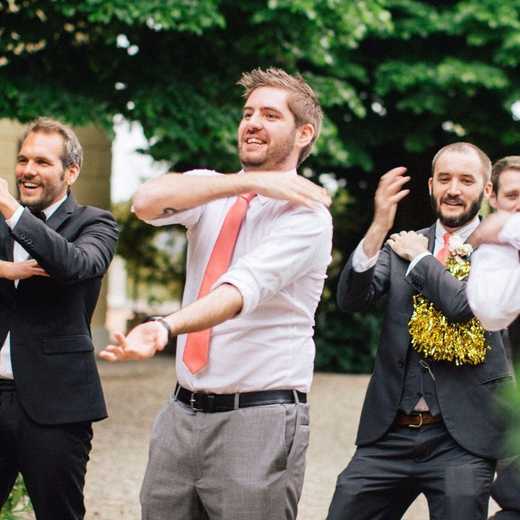 Танец-поздравление на свадьбу от друзей: идеи, советы и видео