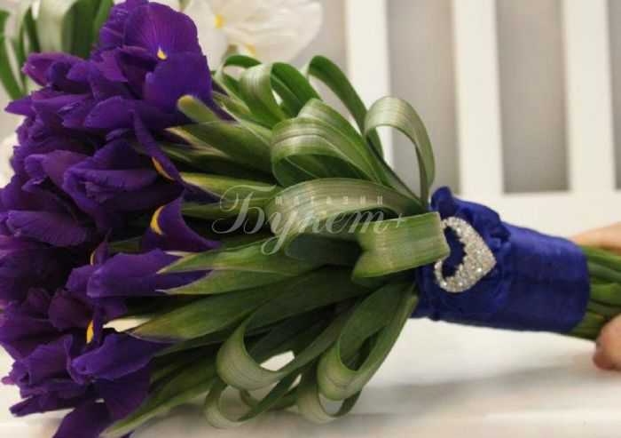 Зеленый декор – букет невесты с эвкалиптом в сочетании с розами и другими цветами