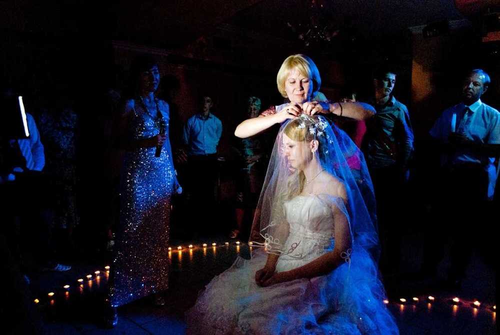 Обряд снятия фаты с невесты – сценарий и слова