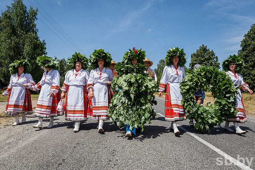 Традиции молдаван - почитание вина и красно-белые талисманы