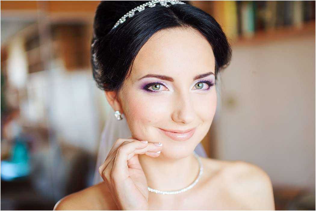 Свадебный макияж для брюнеток (22 фото): make-up и прическа невесты 2021, нежные образы на свадьбу для кареглазых