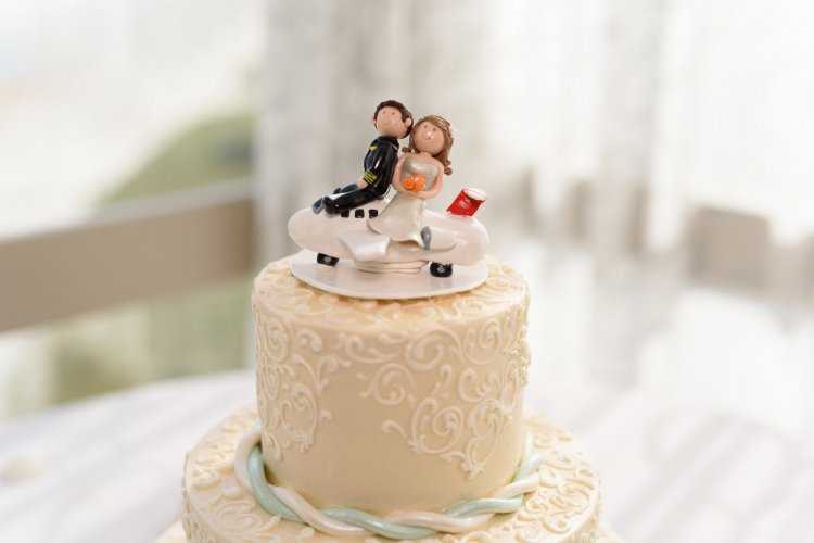 Фигурки жениха и невесты на свадебный торт: съедобные и несъедобные