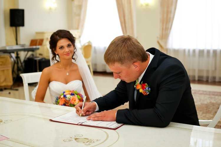 Неторжественная регистрация брака: как проводится, что надеть, стоимость