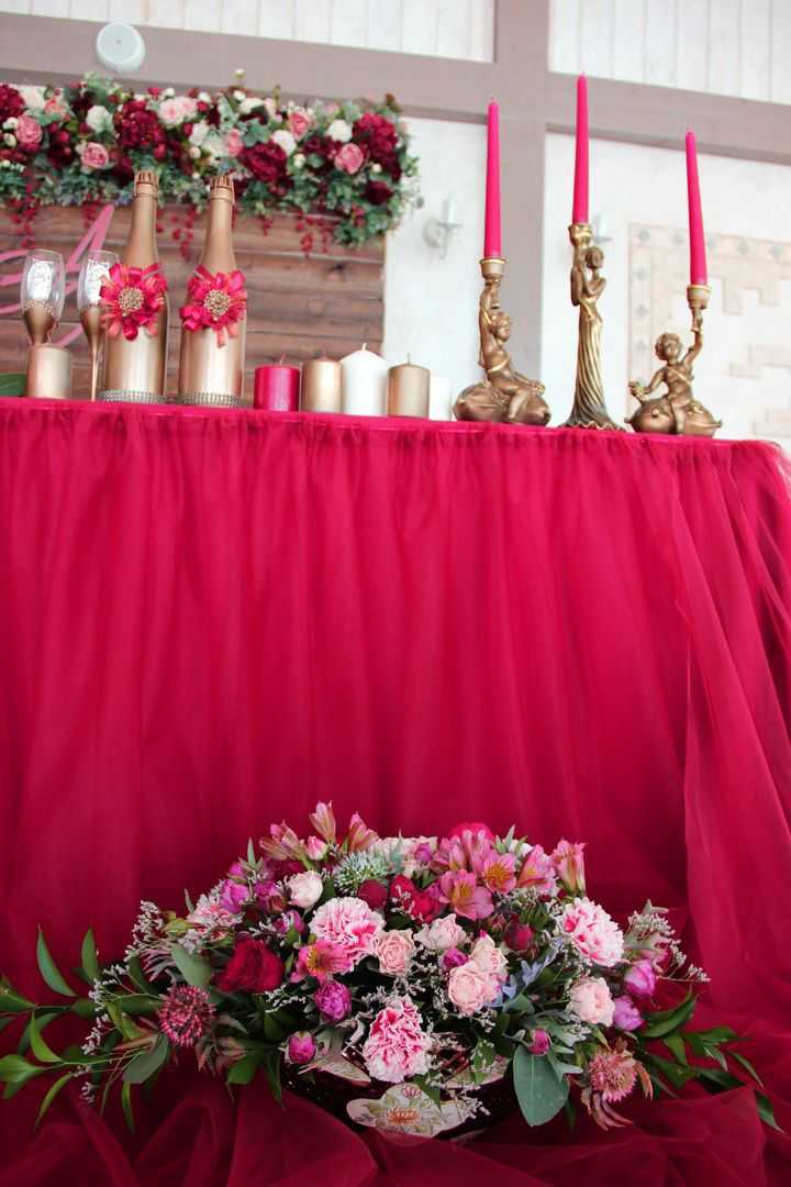 Красивое платье на свадьбу — бордовое, цвета марсала