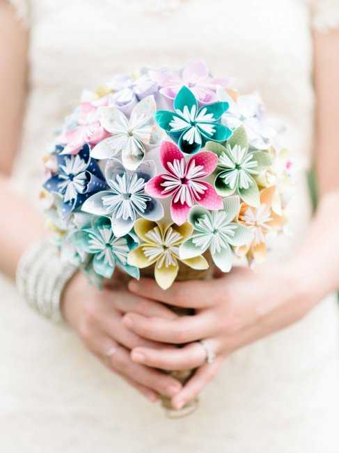 Свадебный букет из фрезий (57 фото): композиции для букета невесты из фрезий и белых роз, ирисов и других цветов