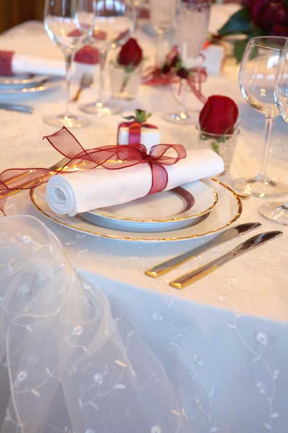 Как сделать эффектным и запоминающимся гостям оформление сладкого стола на свадьбу Десертный уголок – приятное новшество в традициях свадебного торжества От того насколько столик убран зависит общая атмосфера праздника
