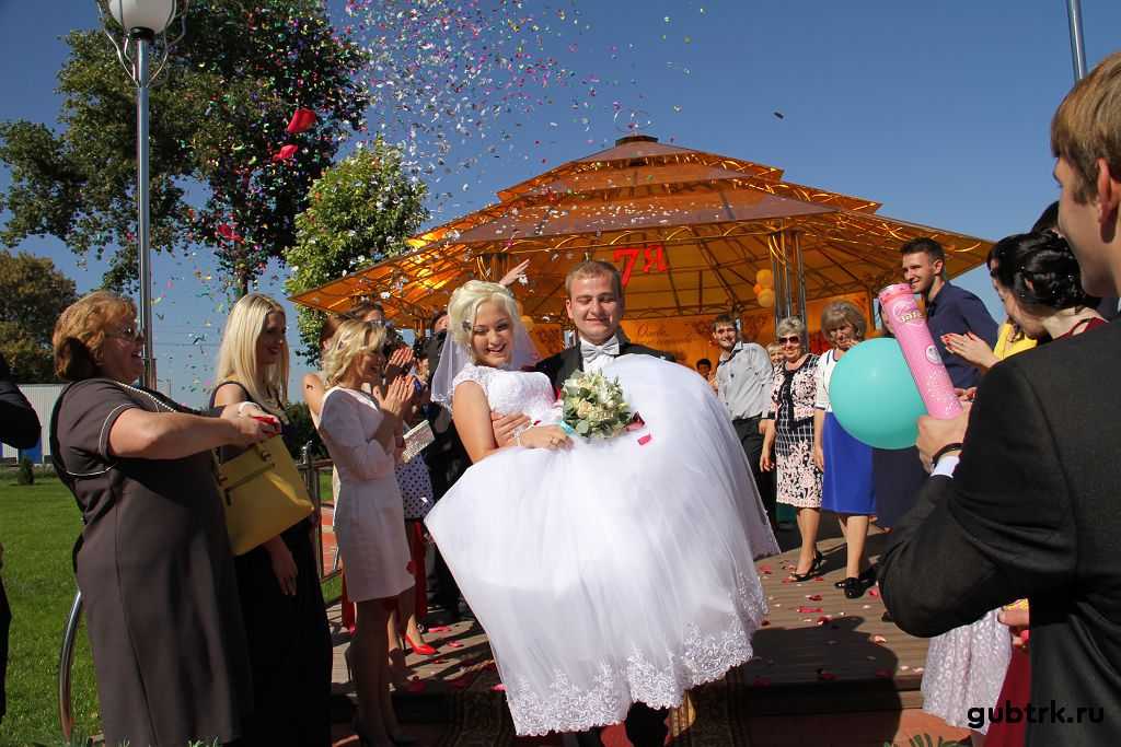 Свадьба в европейском стиле: оформление торжества и образ молодожёнов