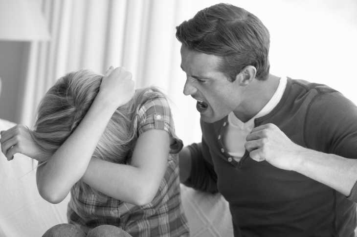 Меня бьет жена: что делать, если женщина распускает руки, советы психологов