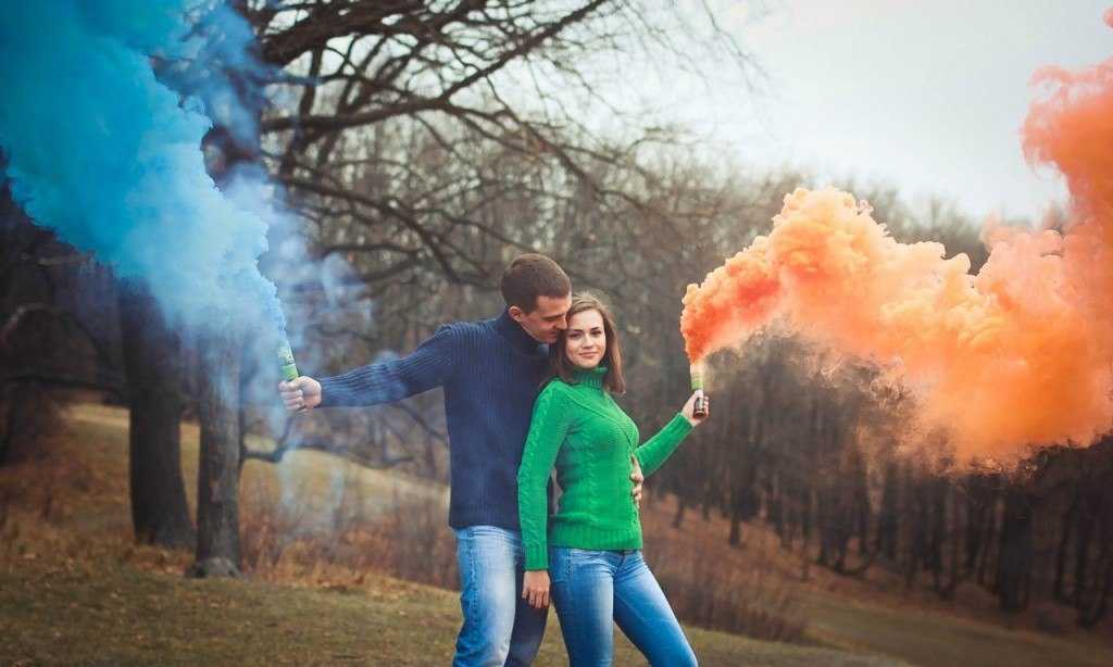 Фотосессия love story с цветным дымом