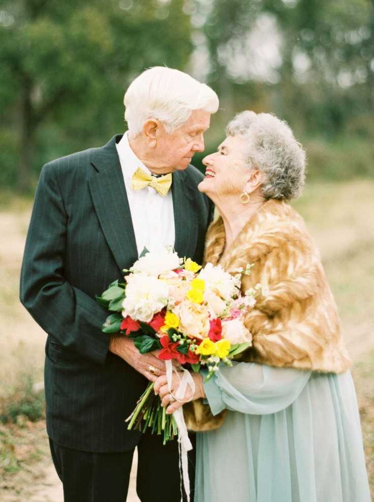 Что подарить на 27 лет свадьбы, традиции и поздравления