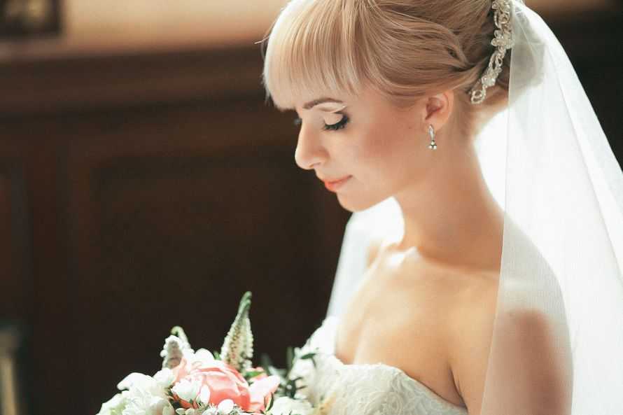 Свадебные прически на короткие волосы: варианты укладок и аксессуаров к ним