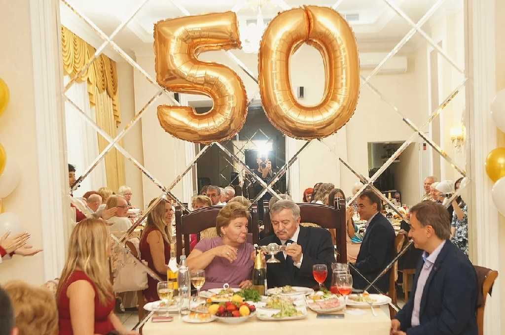 Подарки и поздравления с золотой свадьбой родителей – идеи для празднования 50 годовщины совместной жизни