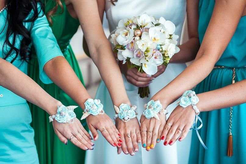 Бутоньерки для подружек невесты - свадебный портал wewed.ru