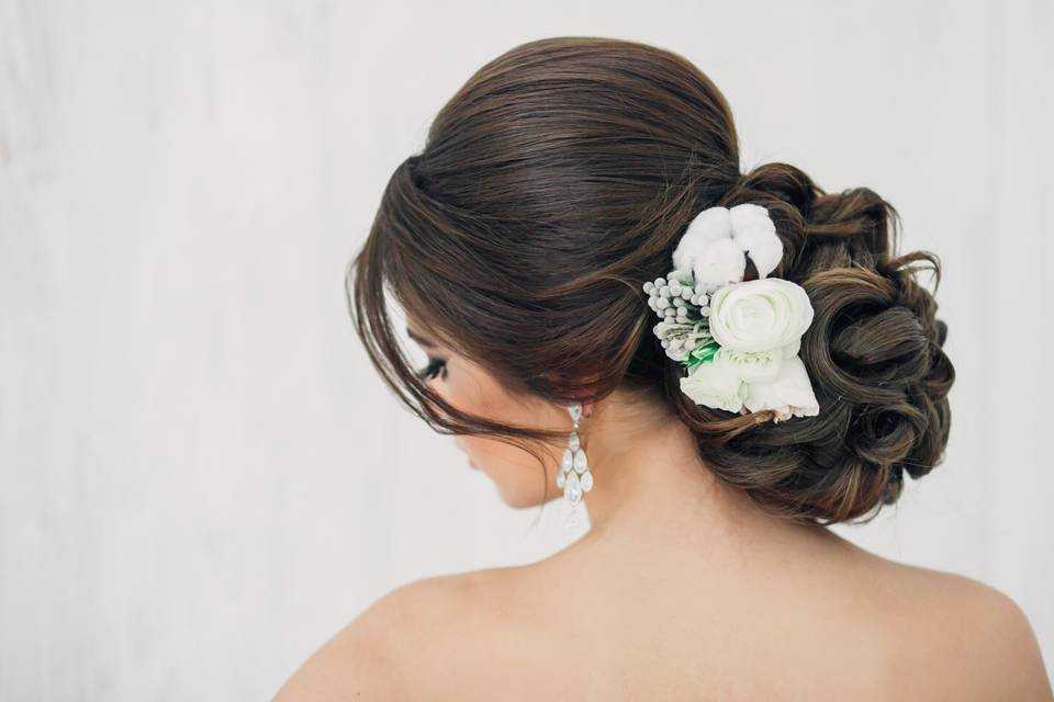 Свадебные прически с распущенными волосами: модные тенденции и выполнение укладок
