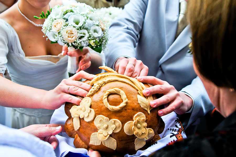 Как украсить свадебный каравай: рецепт теста для декора, оформление хлеба на свадьбу в домашних условиях (пошаговая инструкция по созданию украшений с фото)