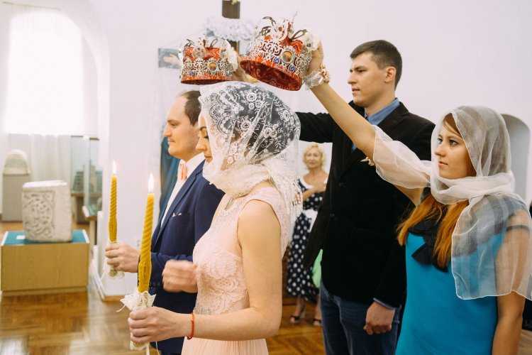 Что такое венец и кто должен держать корону на венчании, если нет свидетелей