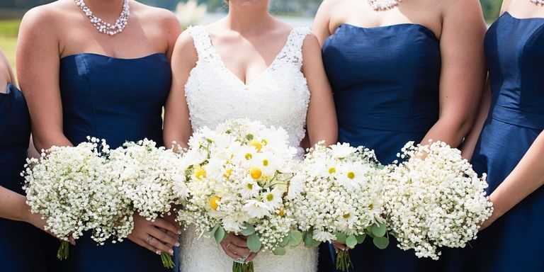 Бело-синий букет невесты (43 фото): выбираем свадебный букет в красно-бело-синем цвете и недорогие композиции на свадьбу с лилиями