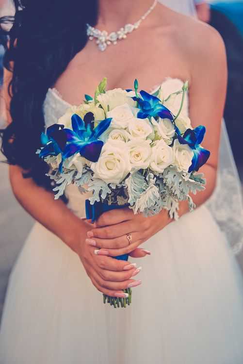 Как оформить свадьбу в синем цвете?