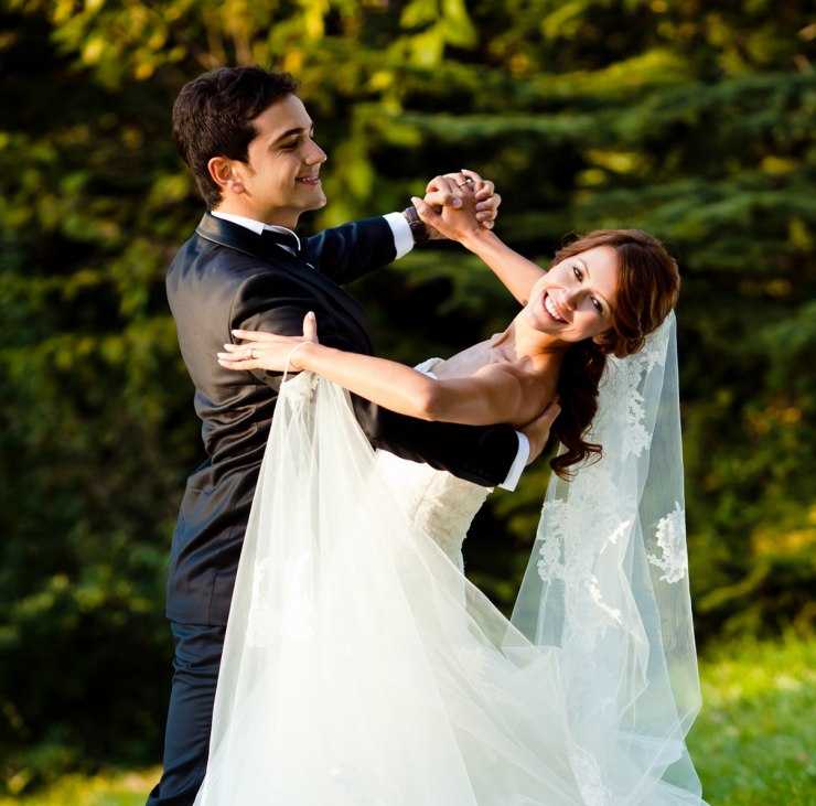 Танец жениха и невесты в загсе и на свадьбе: что важно знать