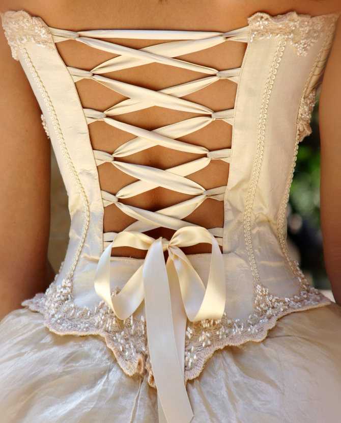 Как шнуровать свадебное платье ? завязывать шнуровку сзади платья