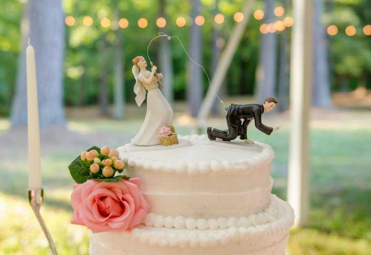 Оригинальные фигурки жениха и невесты для свадебного торта