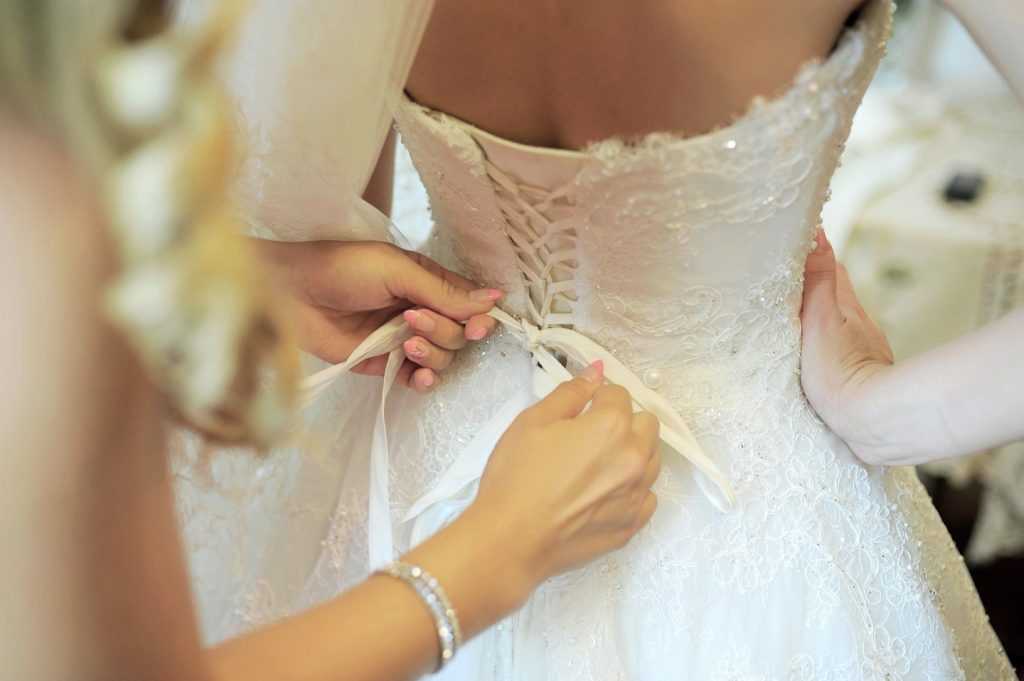 Как постирать свадебное платье в домашних условиях легко