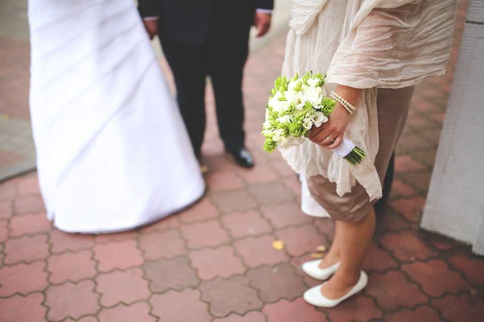 Что делать с букетом невесты после свадьбы: приметы и идеи