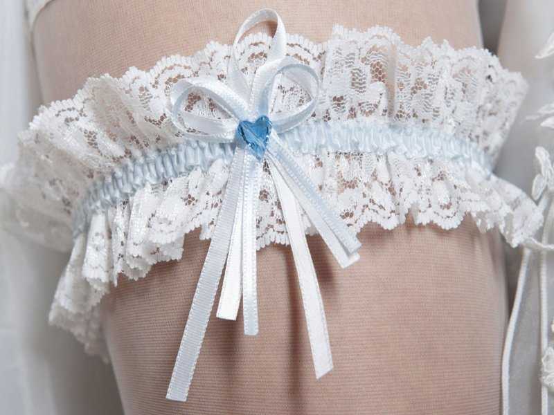 Свадебная подвязка: изюминка в образе невесты. фото и полезные советы