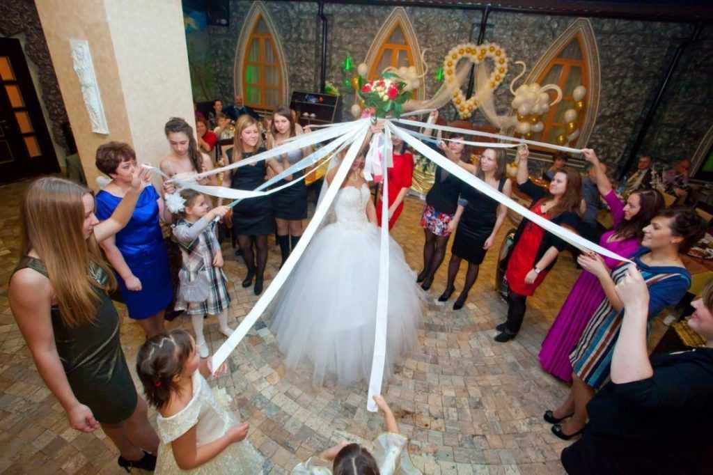 В тесноте да не в обиде: конкурсы для маленькой свадьбы за столом и в зале