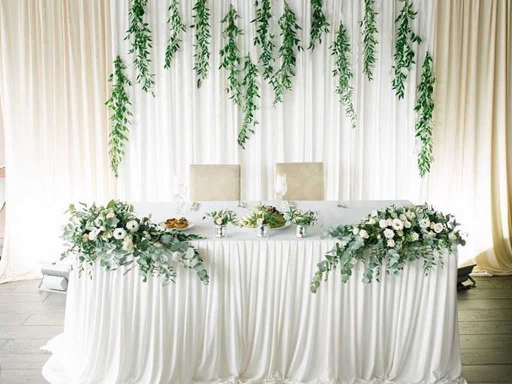 Яркая свадьба в изумрудном цвете – стиль невесты, жениха, декор зала