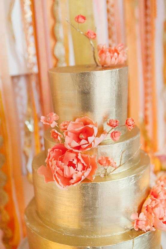 Торт «свадебный торт золотой цветок с красной лентой»: заказать по цене 890 руб./кг в кондитерской iris delicia