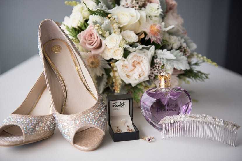 Свадебные туфли (107 фото): белые модели 2021 на свадьбу на низком каблуке для невесты, на танкетке, платформе и шпильке