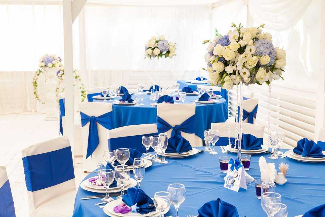 Синий букет невесты (73 фото): свадебный аксессуар с лентой и цветами в желто- или красно-синих тонах, вариант с ирисами