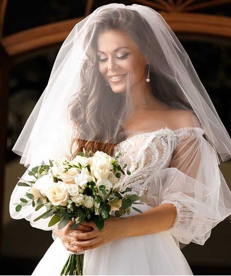 Бирюзовое свадебное платье: выбор модели и оттенка