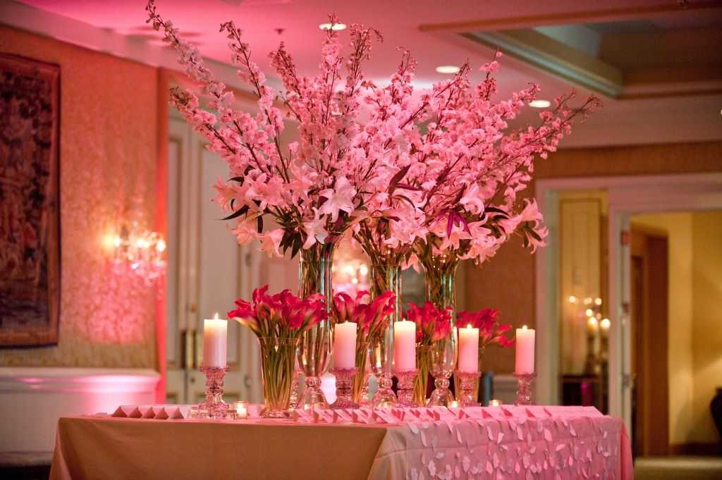 Розовый цвет для свадебного торжества: как оформить и провести
