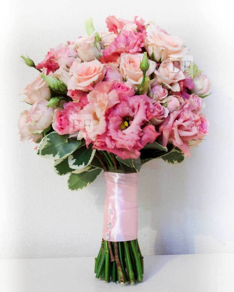 Свадебный букет с эвкалиптом ?в [2019], украшенный розами, веточками & листьями — значение для невесты
